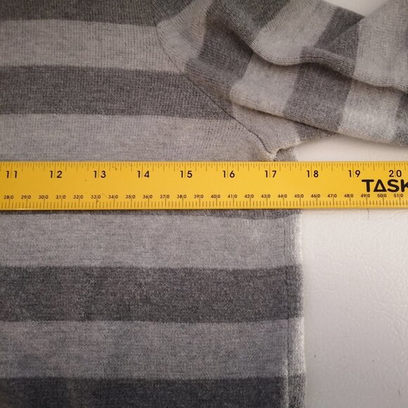 Tommy Hilfiger Ladies Size Medium Light & Dark Grey Striped Fooler Sweater - Picture 8 of 10